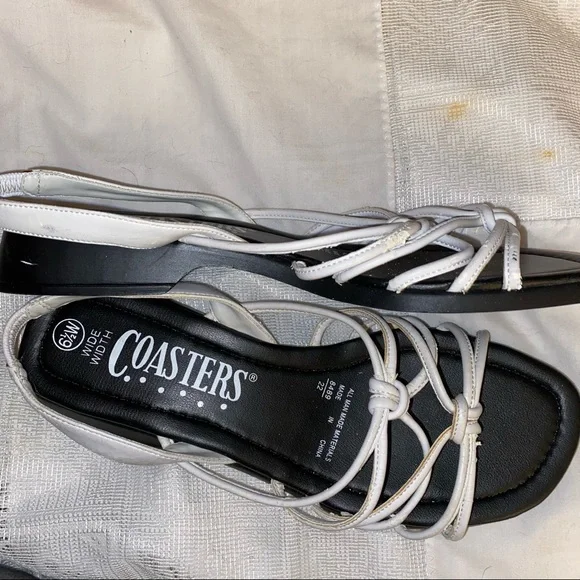 Coasters Flat White Sandals. Size 6.5 W - Picture 2 of 4